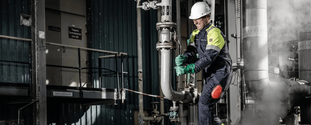 8 ways to improve your protective workwear’s chemical splash repellency